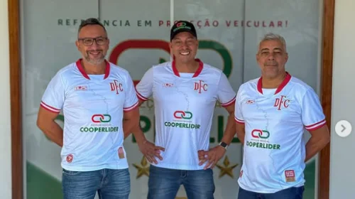 Equipe com camisas Cooperlider
